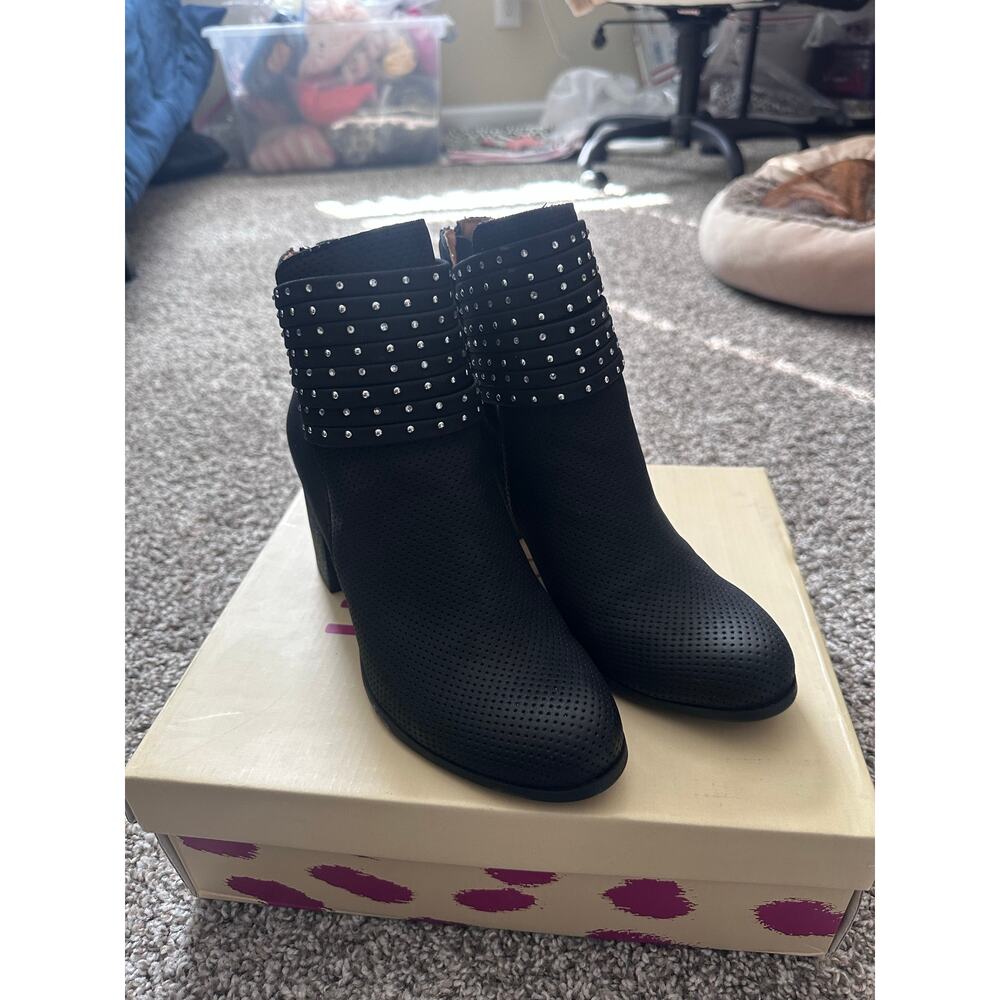 Dolce by Mojo Moxy Black Faux Leather Rhinestone Booties Boots Size 8